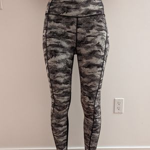 Lululemon leggings size 6